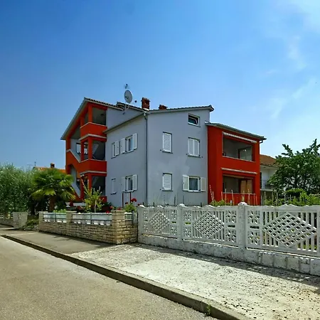 شقة Sunny Coastal Escape With Shared Garden