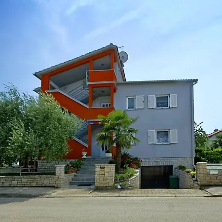 Apartament Sunny Coastal Escape With Shared Garden Umag