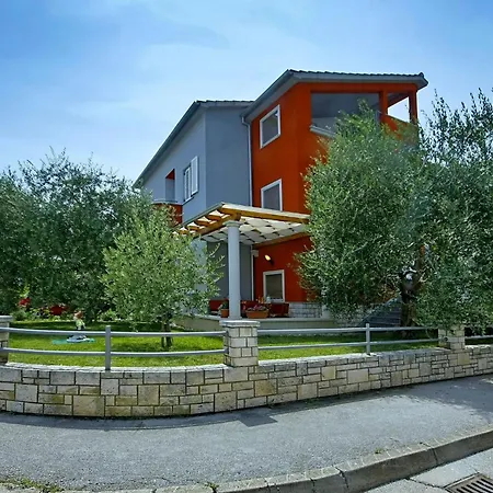شقة Sunny Coastal Escape With Shared Garden