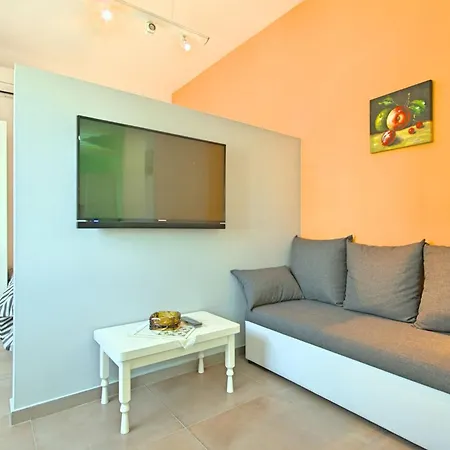 شقة Sunny Coastal Escape With Shared Garden أوماغ