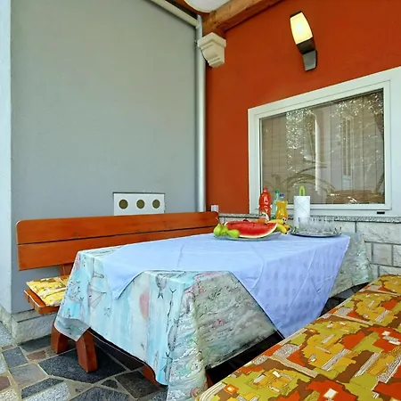 Sunny Coastal Escape With Shared Garden * Umag
